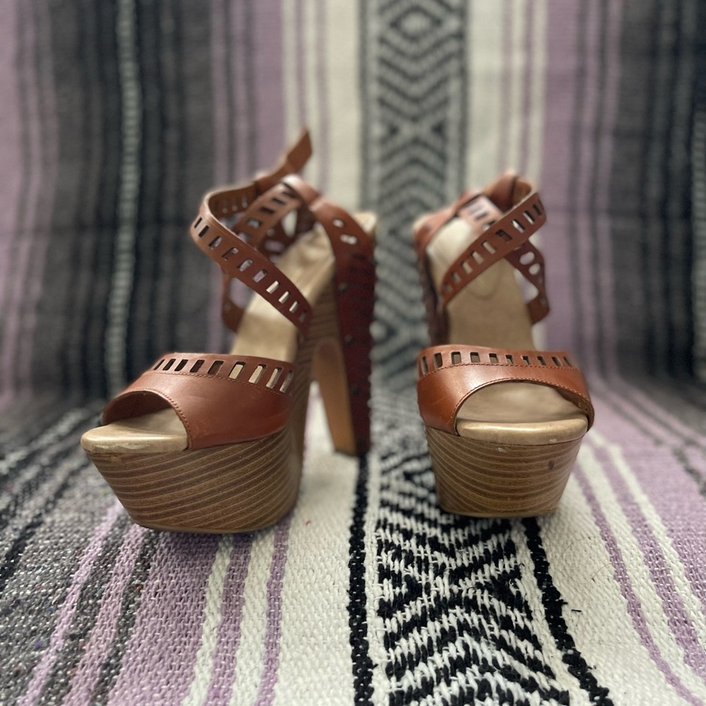 Jessica Simpson 7.5 Brown Leather Platforms